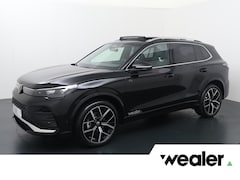 Volkswagen Tiguan - R-Line-Edition 1.5 110 kW / 150 pk eTSI Automaat | Wegklapbare trekhaak | Panoramadak | St