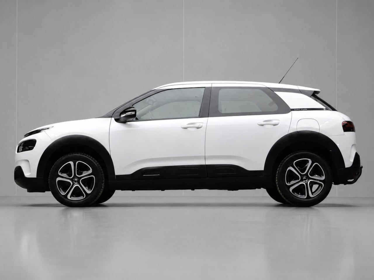 Citroën C4 Cactus - 1.2 PureTech Business Sport (APPLE CARPLAY,NAVI,PDC,DIGITAL COCKPIT,CLIMATE,CRUISE,LED,SPO - AutoWereld.nl
