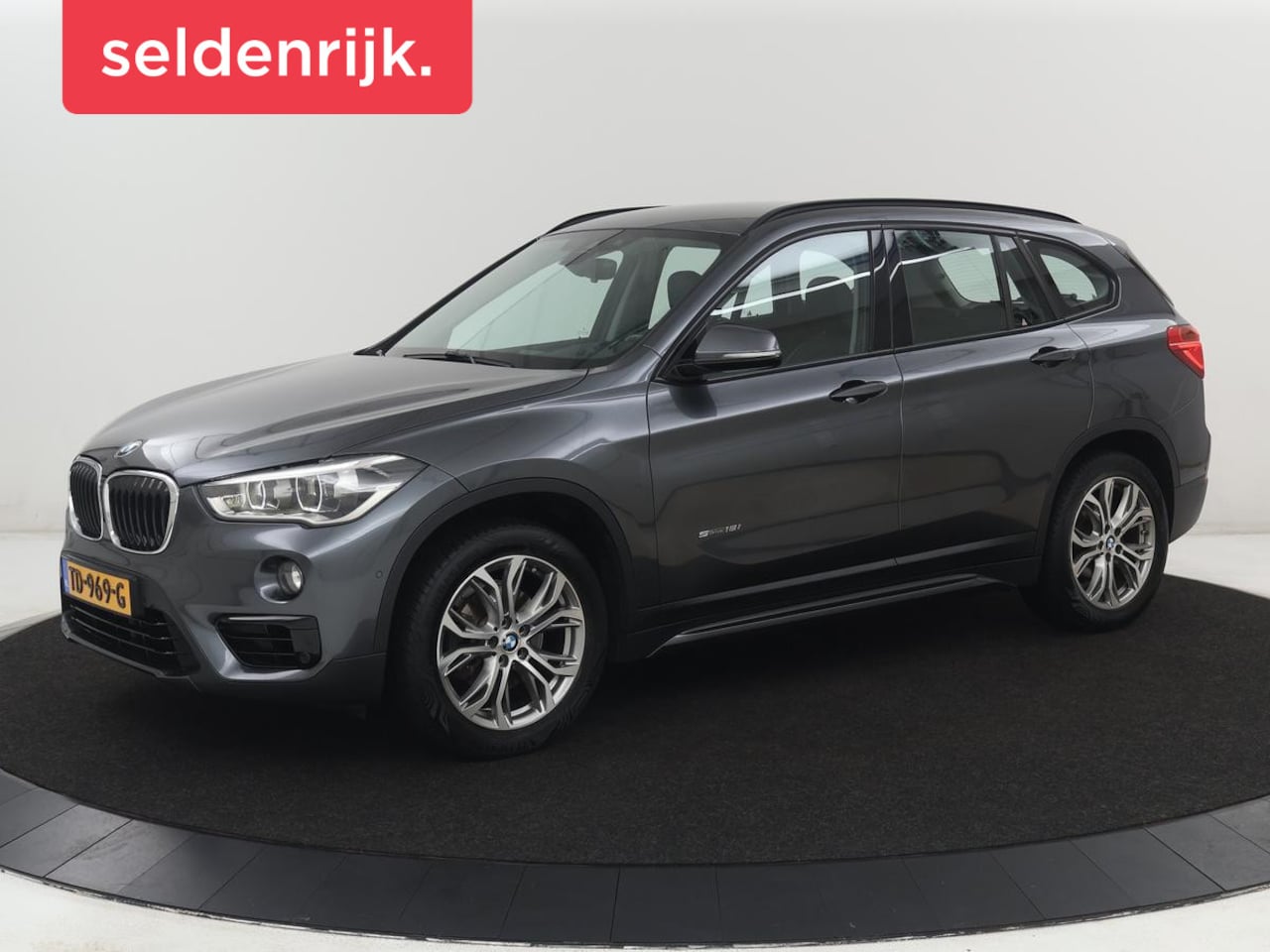 BMW X1 - sDrive18i Sport Line | Leder | Trekhaak | Stoelverwarming | Sportstoelen | Camera | Naviga - AutoWereld.nl