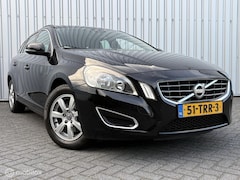 Volvo V60 - 1.6 T3 Momentum | Leder | NAP | Trekhaak | Navi | Volledige onderhoudshistorie |