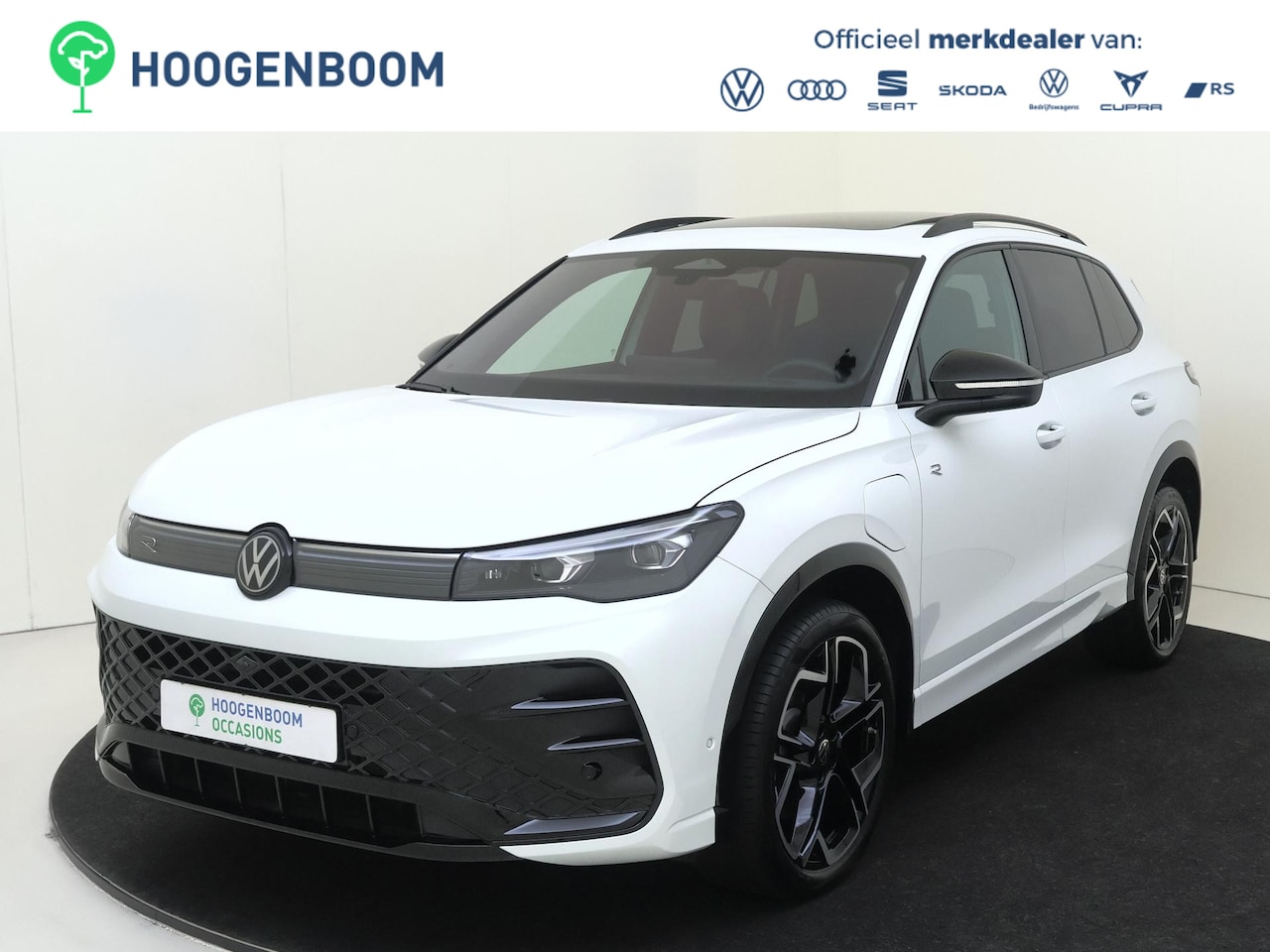 Volkswagen Tiguan - 1.5 eHybrid R-Line Edition | SoH 100% | Panoramadak | Harman/kardon | Trekhaak | Head-up d - AutoWereld.nl