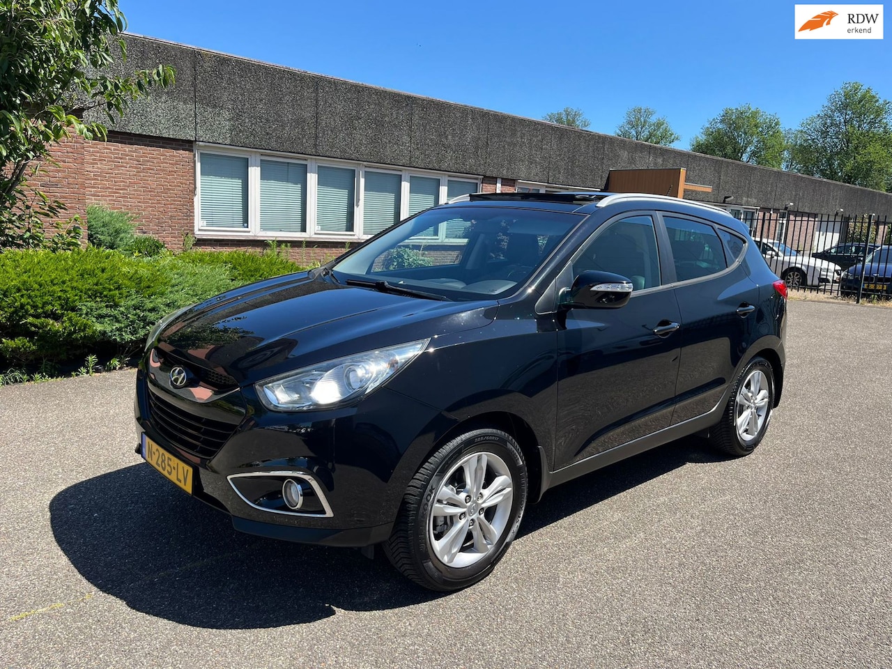 Hyundai ix35 - 2.0i 4WD Business Edition Panodak Trekhaak Navi Cam Boekjes N.A.P - AutoWereld.nl