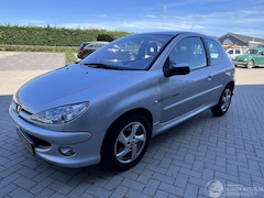 Peugeot 206 - 1.4-16V Quiksilver 112.818 KM