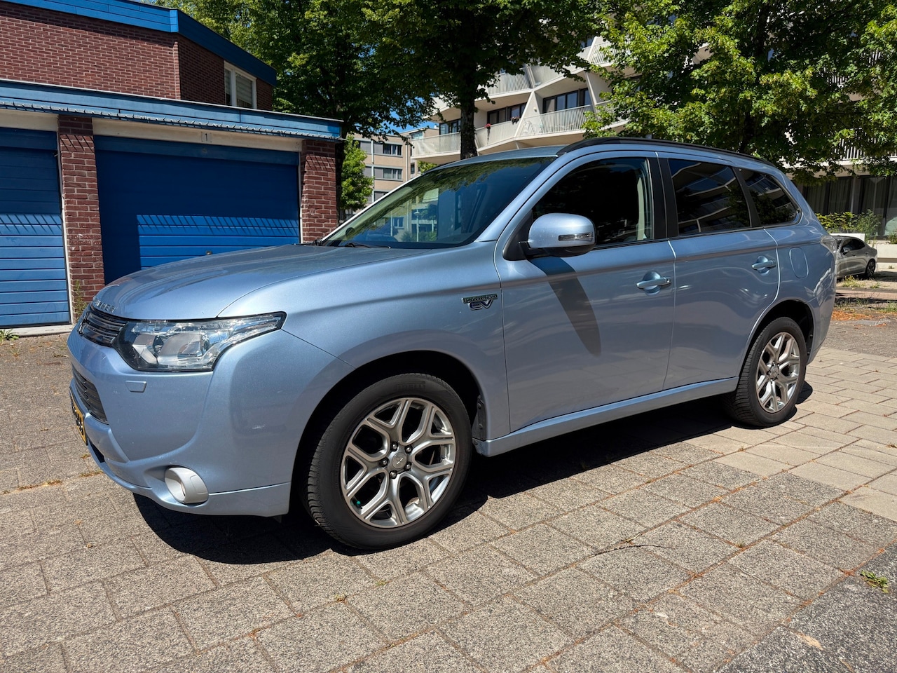 Mitsubishi Outlander - 2.0 PHEV instyle Leder Panorama Plug-in Hybrid - AutoWereld.nl
