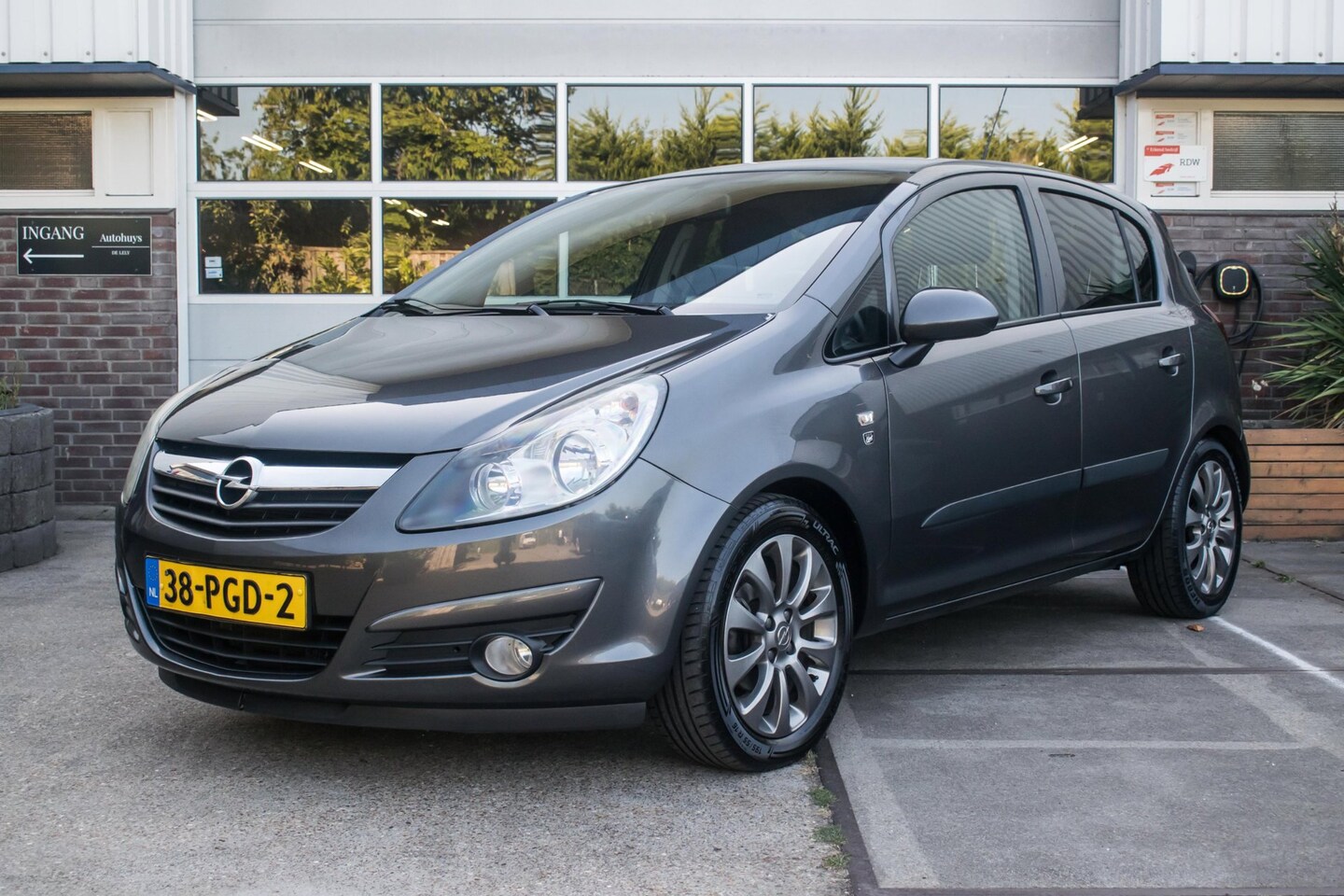 Opel Corsa - 1.4-16V '111' Edition 101PK NL-auto [ Airco Trekhaak Cruise Control Lichtmetalen Velgen Vo - AutoWereld.nl