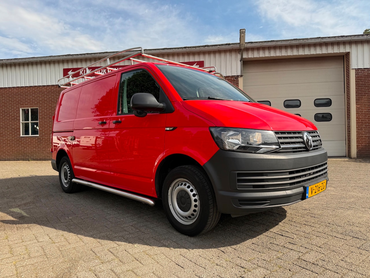 Volkswagen Transporter - 2.0 TDI L1H1 euro 6 2x schuifdeur 3-zits navi carplay imperiaal - AutoWereld.nl