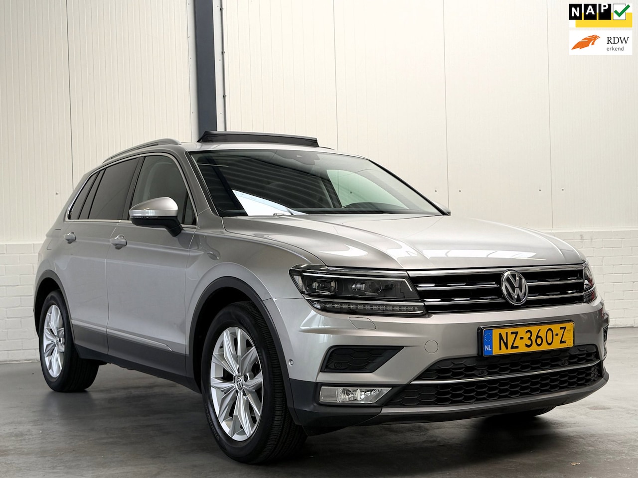 Volkswagen Tiguan - 1.4 TSI ACT Highline Virtual|Pano|Trekhaak|Camera|Keyless - AutoWereld.nl