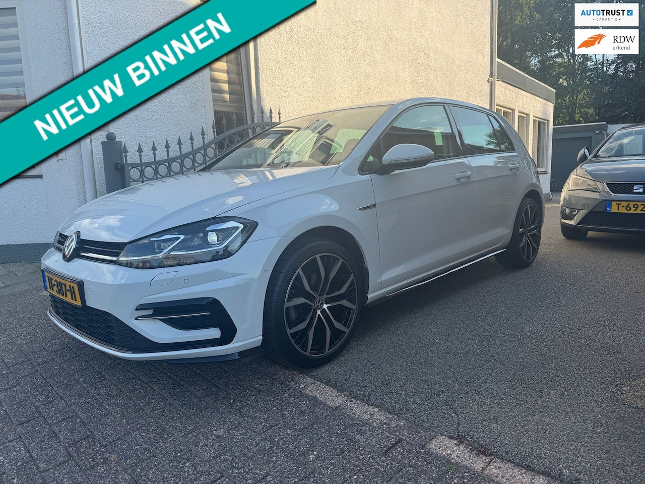 Volkswagen Golf - 1.5 TSI Highline Business R | R-Line | DSG | Cruise | Clima | Carplay - AutoWereld.nl