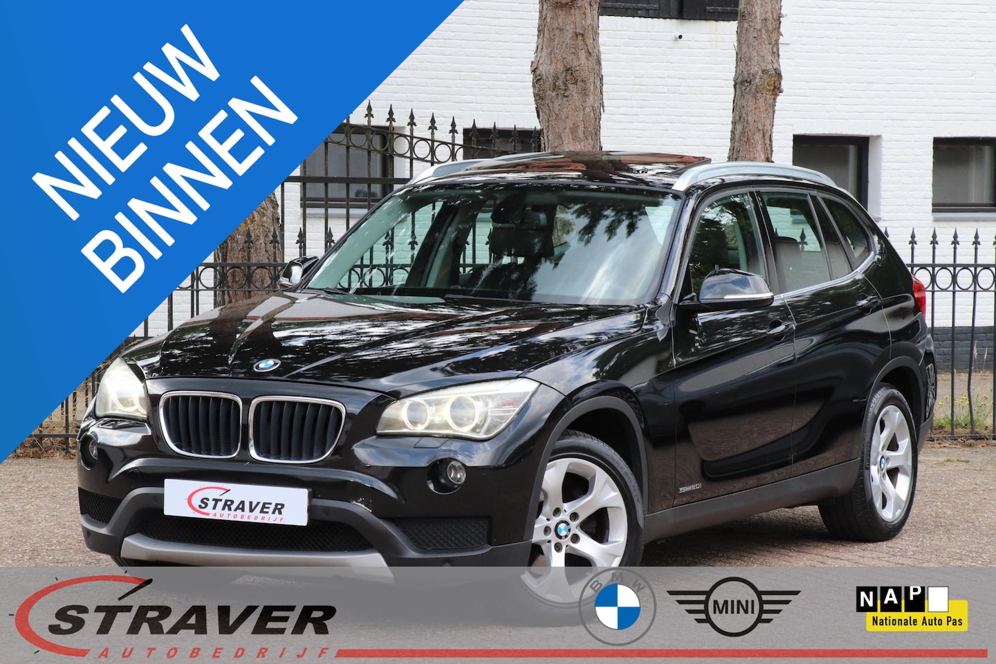 BMW X1 - sDrive20i Chrome Line |Sportstoelen |Trekhaak |Panoramadak - AutoWereld.nl