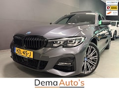 BMW 3-serie Touring - 330e M-SPORT SOH 98%/PANO/H-KARDON/V-COCKPIT/NAVI/CAM/DAB/CARPLAY///