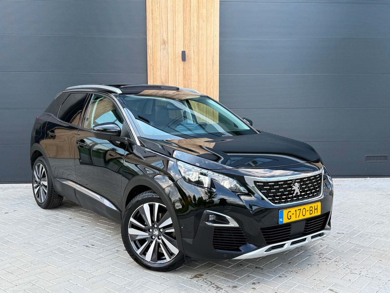 Peugeot 3008 - 1.2 PureTech Allure (bj 2019) AUTOMAAT/XENON/PANO/LEER/MASSAGE - AutoWereld.nl