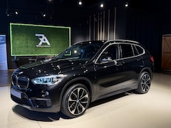BMW X1 - xDrive20i Exe Aut Navi|LED|Cruis|PDC|Camera Zwart