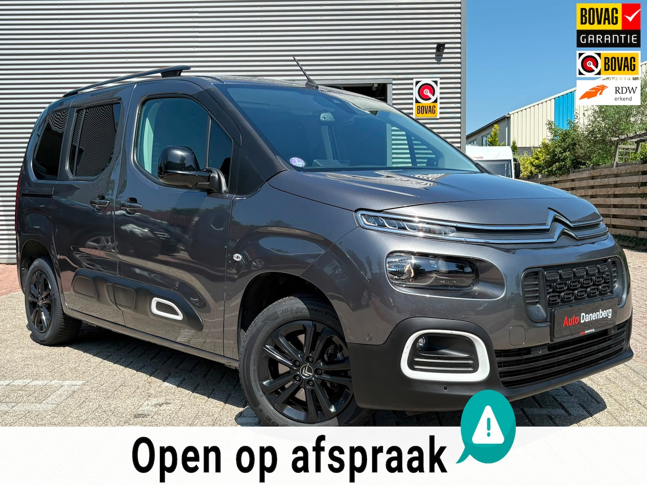 Citroën Berlingo - 1.2 PureTech Shine 1.2 PureTech Shine,Camera,Car-Play,AUTOMAAT,Trekhaak,Garantie - AutoWereld.nl