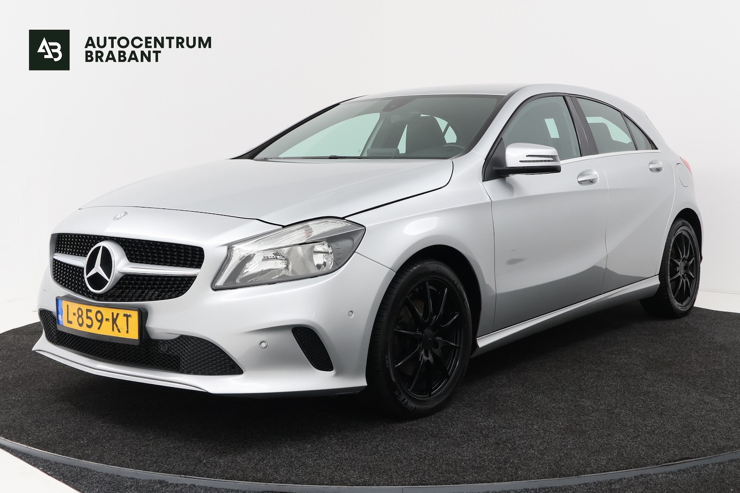Mercedes-Benz A-klasse - 200 (NAVIGATIE, STOELVERWARMING, PARKEERSENSOREN, CRUISE, MULTIMEDIA) - AutoWereld.nl