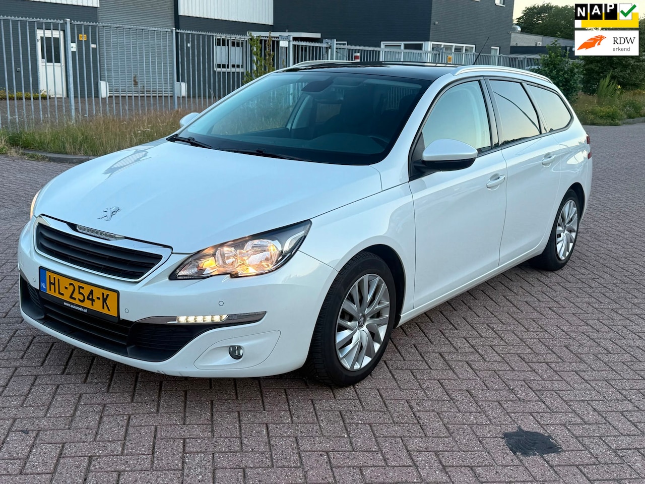 Peugeot 308 SW - 1.6 BlueHDI Blue Lease Executive 1.6 BlueHDI Blue Lease Executive - AutoWereld.nl