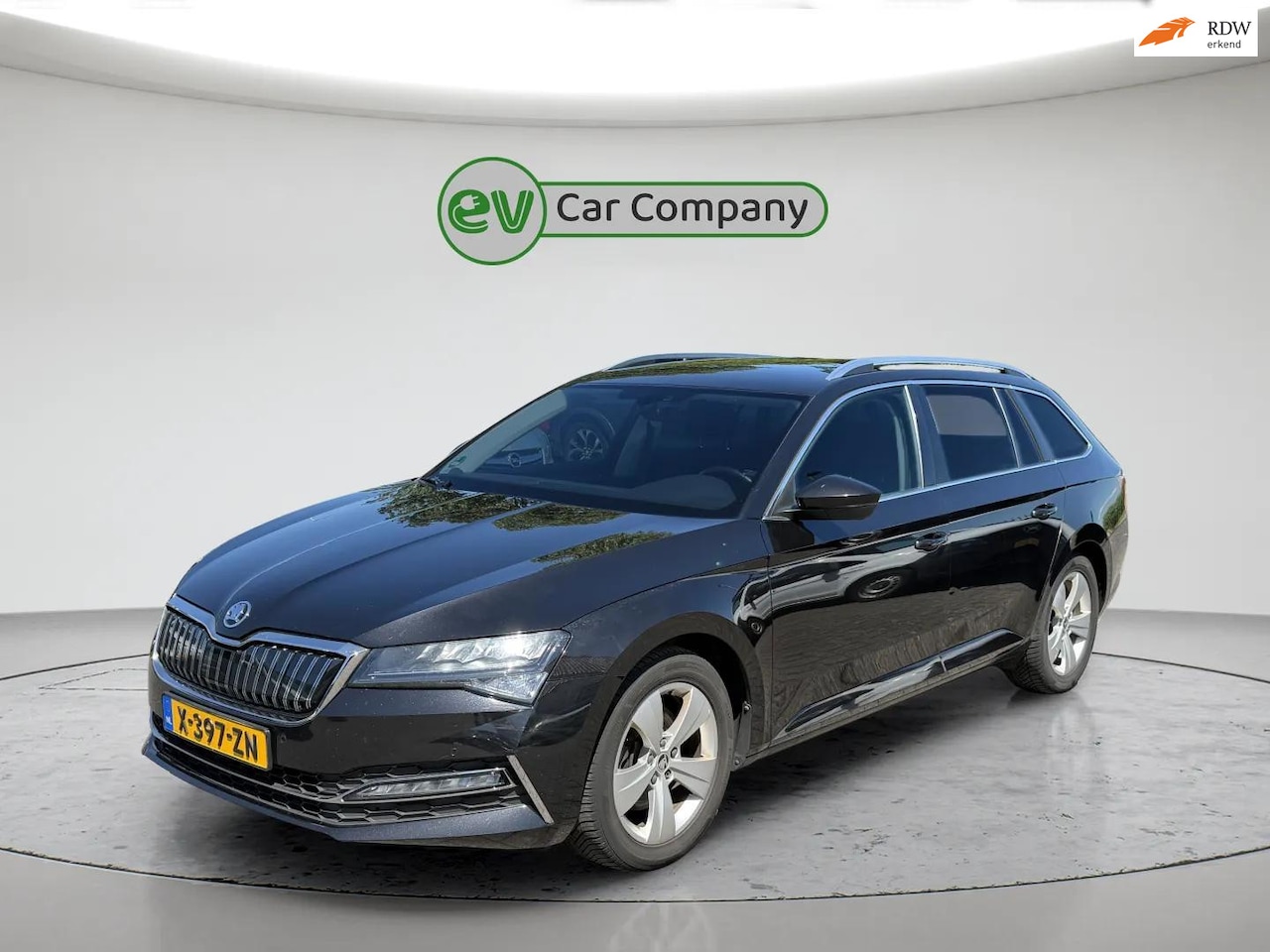 Skoda Superb Combi - 1.4 TSI iV Business Edition Plus | Camera | CarPlay | Trekhaak | Parkeersensoren | Nieuwe - AutoWereld.nl