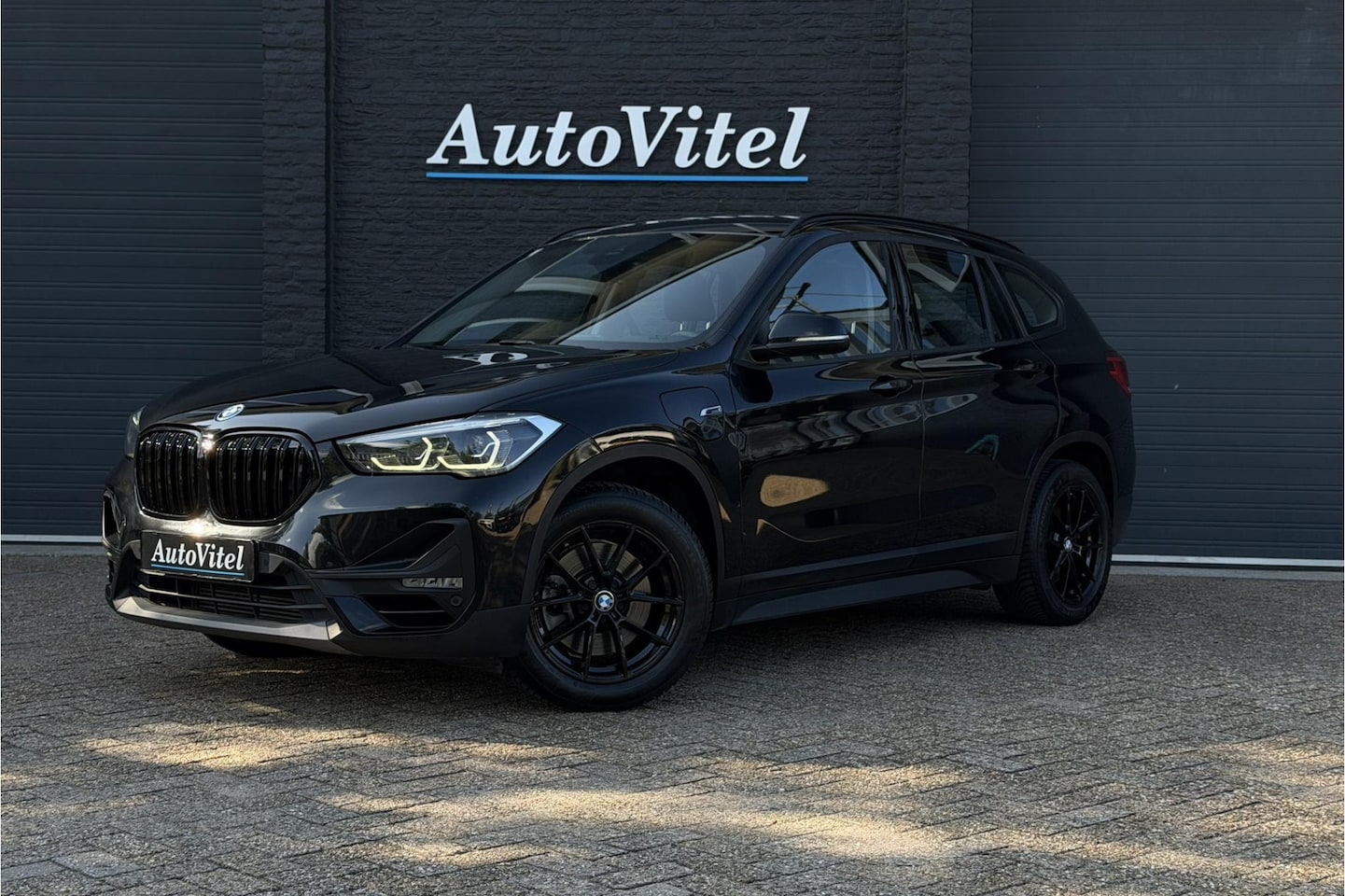 BMW X1 - xDrive25e | Leder | Trekhaak | Head-Up | Camera | LED | PDC V & A - AutoWereld.nl