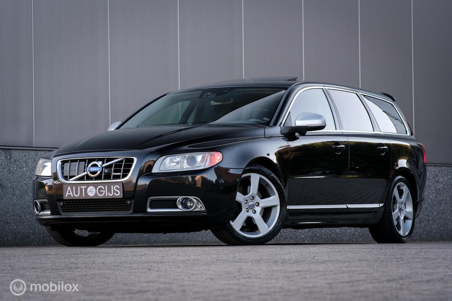 Volvo V70 - 2.0 D3 R-Design | Unieke opties | Entertainment | Schuifdak | Rondomzicht camera | Xenon | - AutoWereld.nl