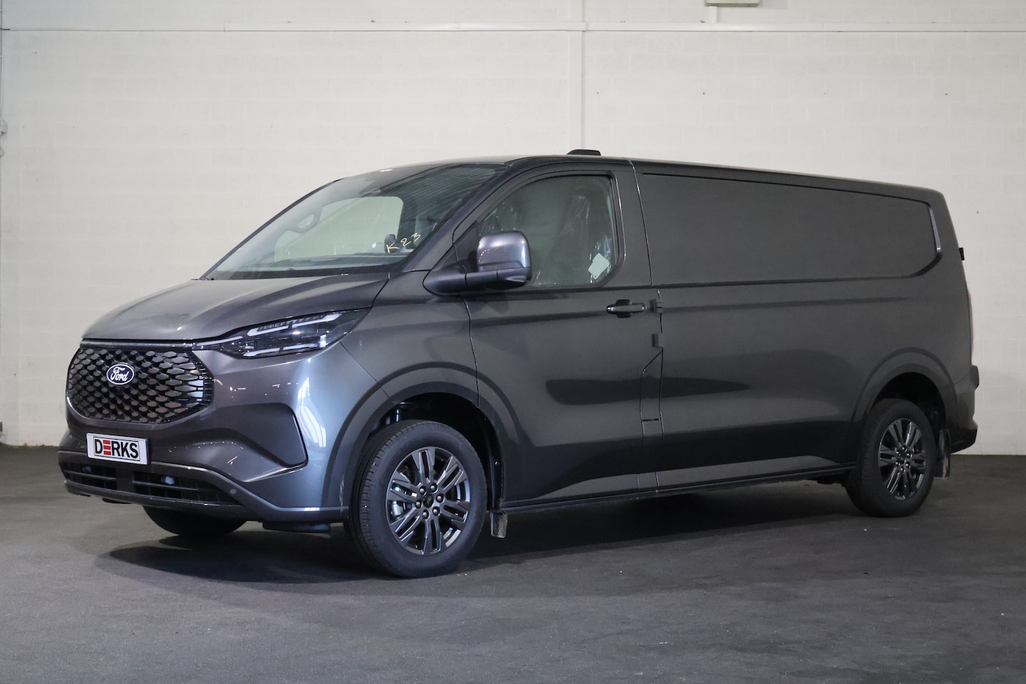 Ford E-Transit Cust. - 320 L2 H1 Limited 65 kWh 218pk Trekhaak B&O Audio - AutoWereld.nl
