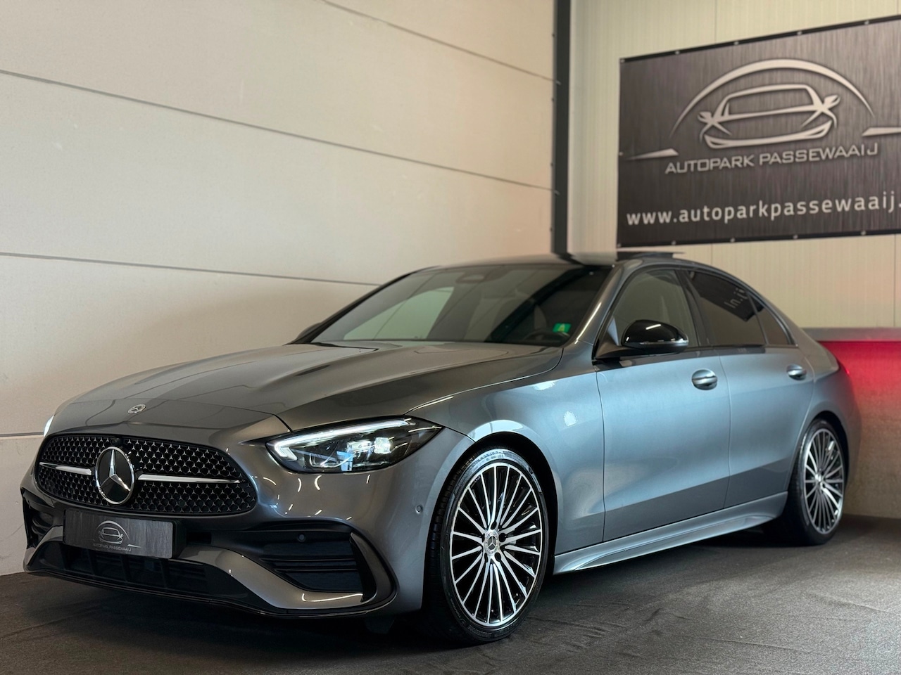 Mercedes-Benz C-klasse - 180 AMG Pano, Cruise Control, Apple Carplay, Sfeerverlichting, Lederen, Stoelverwarming, L - AutoWereld.nl