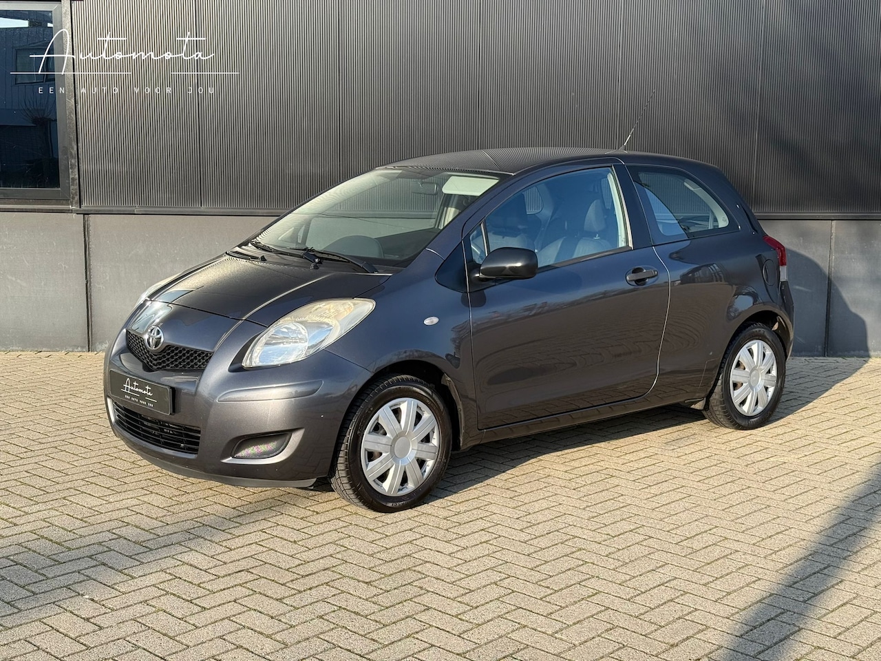 Toyota Yaris - 1.0 VVTi Acces / Airco / Trekhaak / Rijklaar - AutoWereld.nl