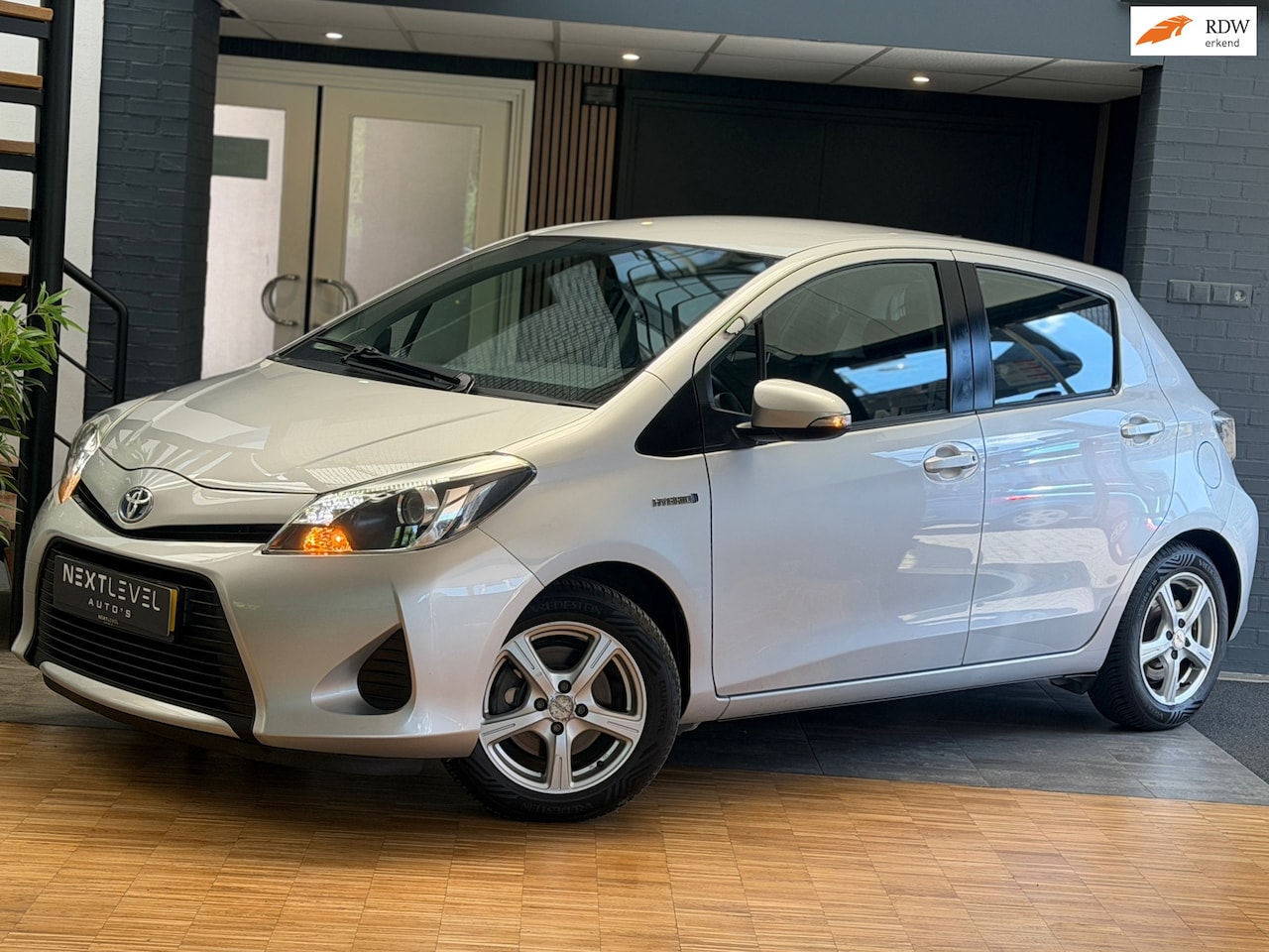 Toyota Yaris - 1.5 Full Hybrid Aspiration NL Auto Camera Dealeronderhouden - AutoWereld.nl