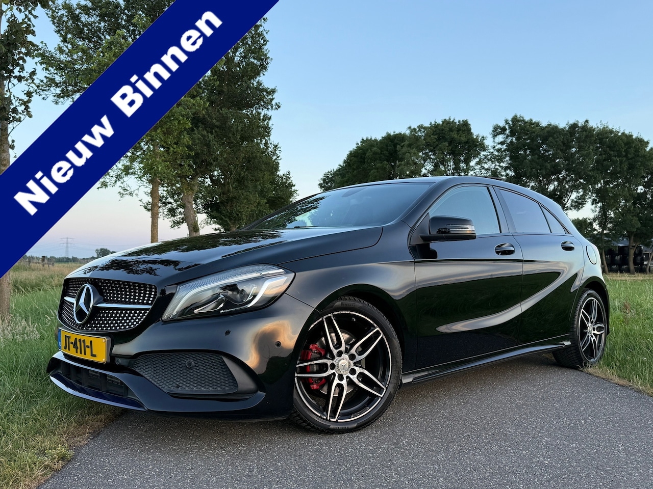 Mercedes-Benz A-klasse - 180 AMG Automaat | Panoramadak | Apple CarPlay-Android Auto | Leder/Alcantra | Clima | 18" - AutoWereld.nl