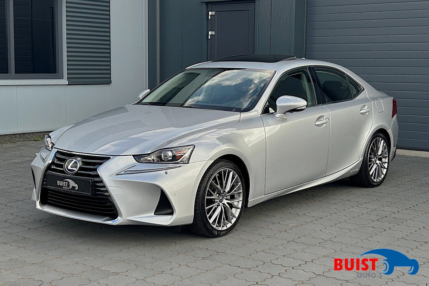 Lexus IS - 300h Hybrid Sport Edition SUNROOF LEER 18" - AutoWereld.nl