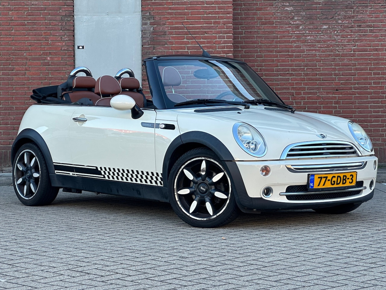 MINI Cabrio - 1.6 Cooper Sidewalk|116PK|LEDER|CABRIO|AIRCO|CRUISE - AutoWereld.nl