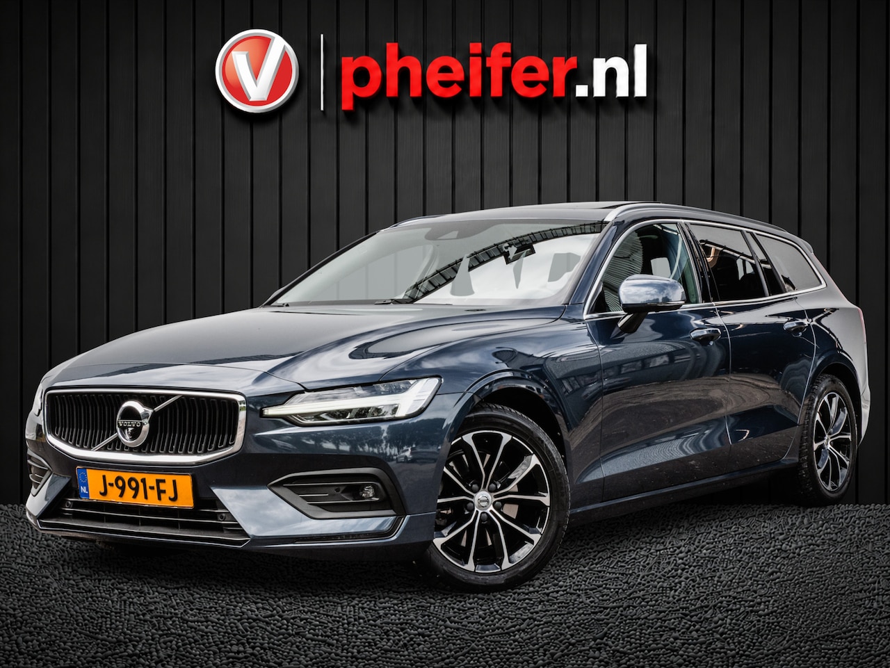 Volvo V60 - 2.0 B3 Business Pro Trekhaak/ Panoramadak/ Harman Kardon/ Blindspot/ Elek. achterklep - AutoWereld.nl