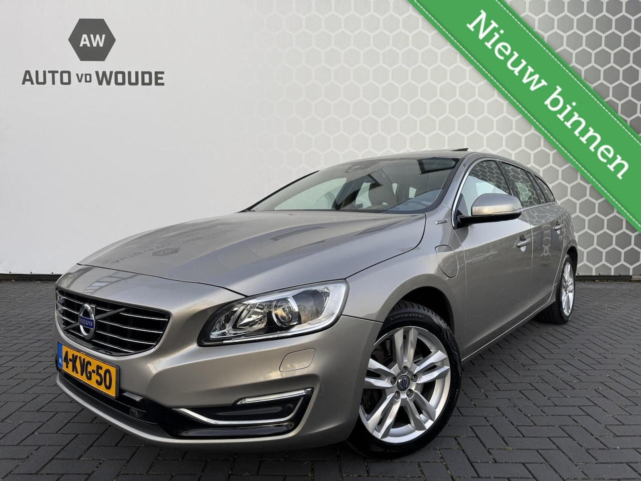 Volvo V60 - 2.4 D6 AWD Plug-In Hybrid Summum Trekhaak Leer - AutoWereld.nl