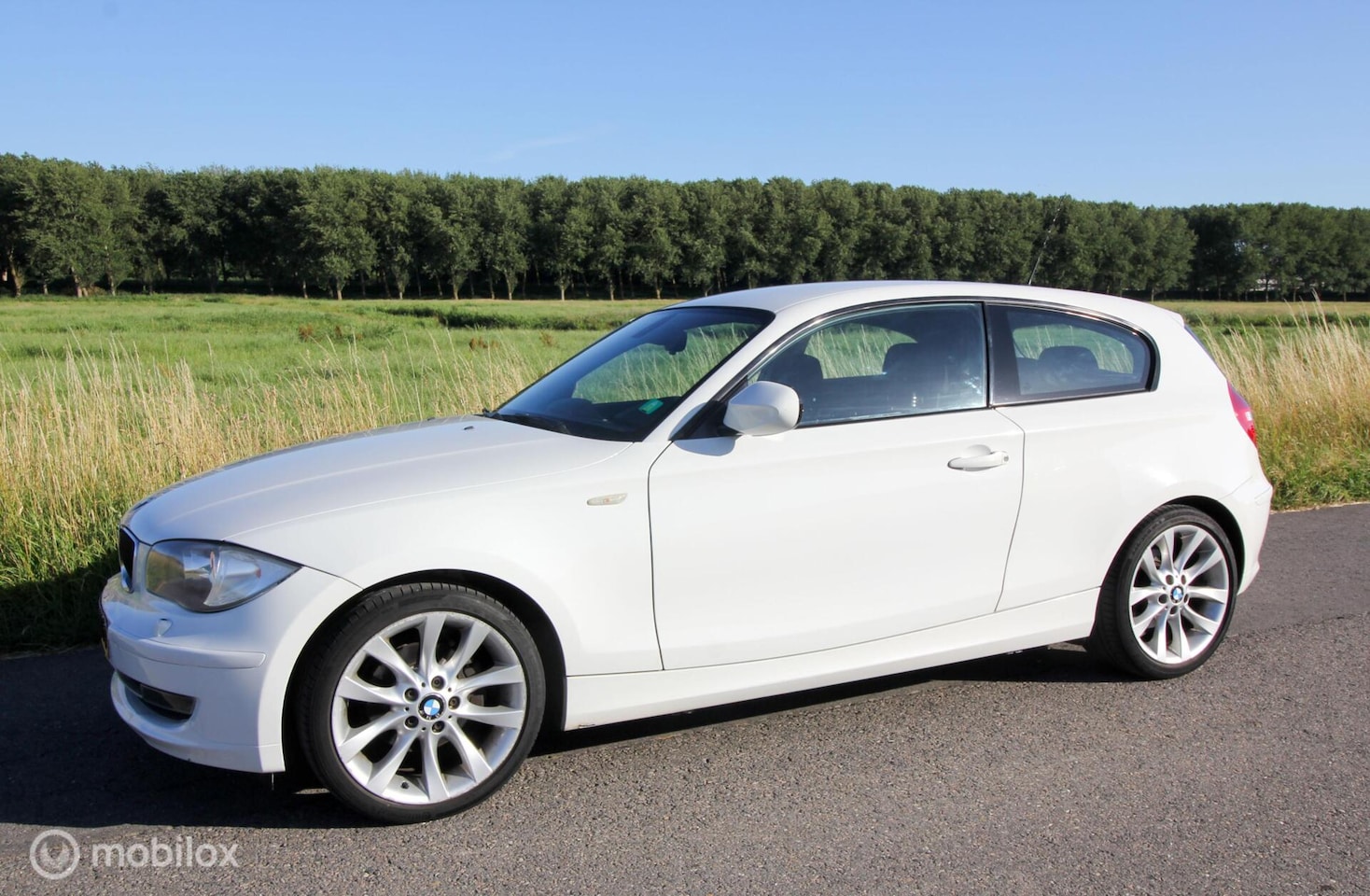 BMW 1-serie - 118i Business Line 3-drs LCI 143pk Xenon Navi Volledige Historie - AutoWereld.nl