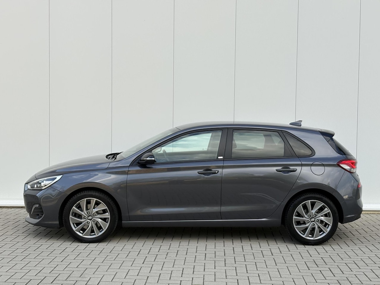 Hyundai i30 - 1.4 T-GDI Passion | CAM | Stuurverw | Stoelverw. | CLIMATE CONTR.| LED | Carplay | LKA | D