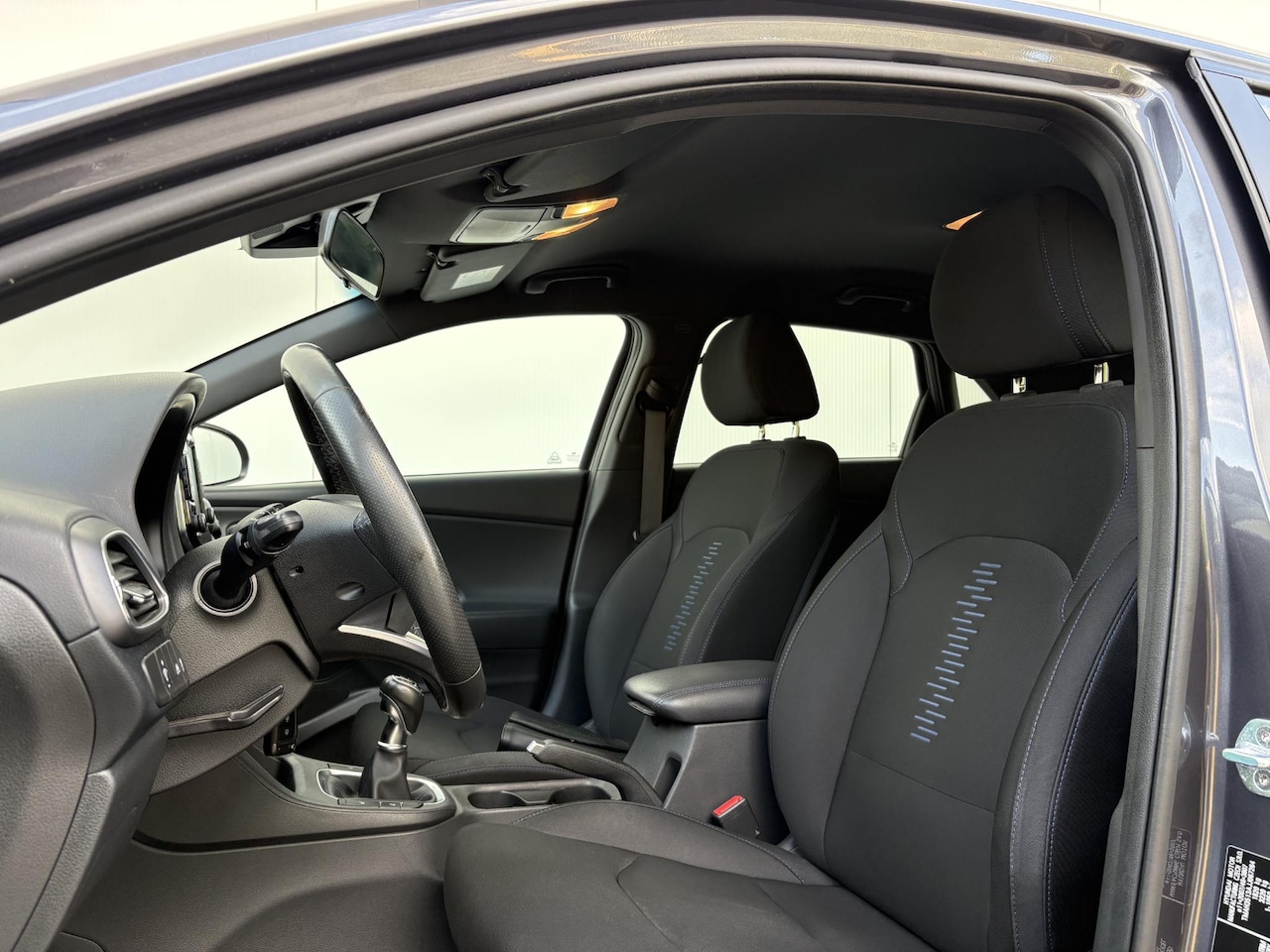 Hyundai i30 - 1.4 T-GDI Passion | CAM | Stuurverw | Stoelverw. | CLIMATE CONTR.| LED | Carplay | LKA | D