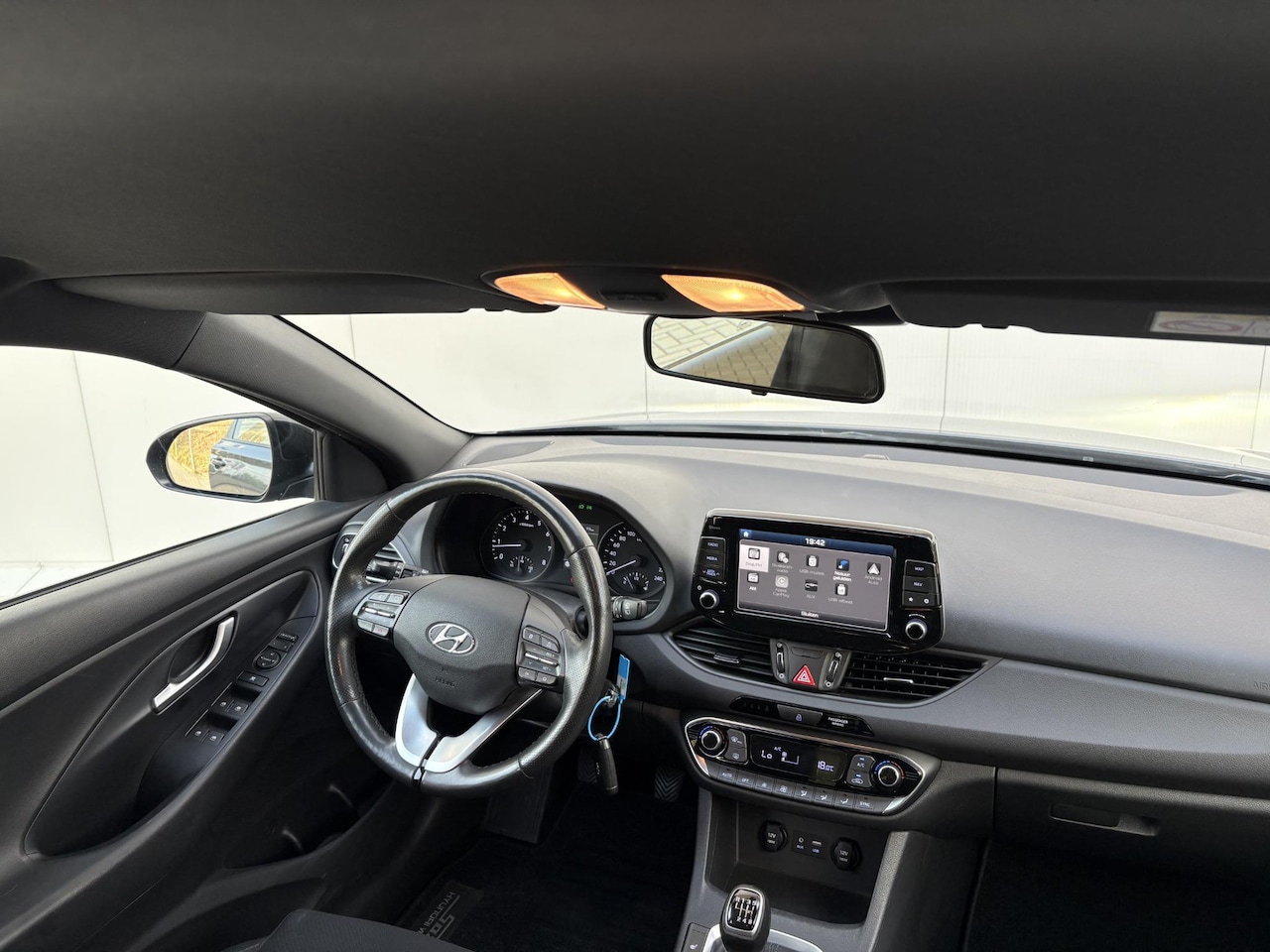 Hyundai i30 - 1.4 T-GDI Passion | CAM | Stuurverw | Stoelverw. | CLIMATE CONTR.| LED | Carplay | LKA | D