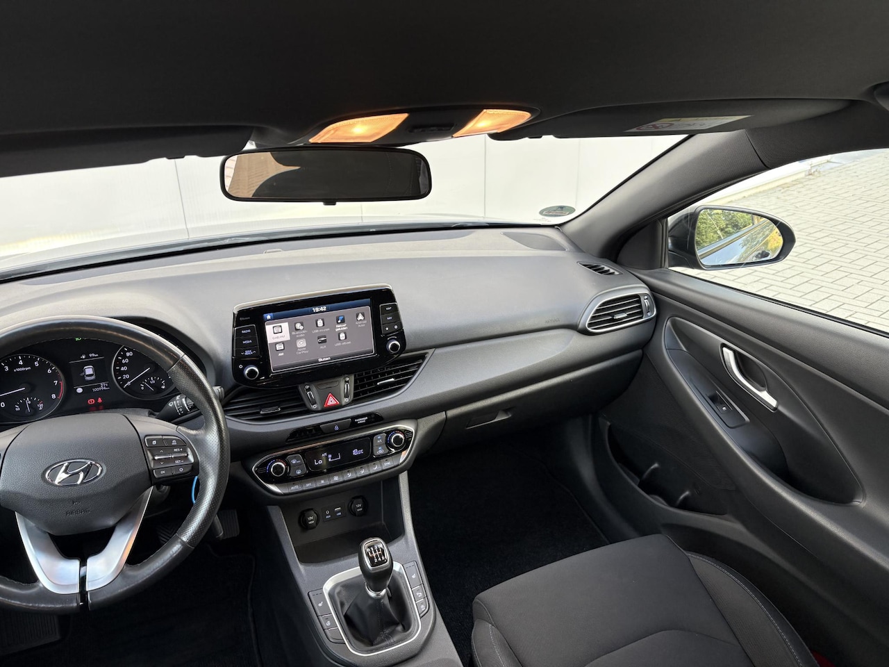 Hyundai i30 - 1.4 T-GDI Passion | CAM | Stuurverw | Stoelverw. | CLIMATE CONTR.| LED | Carplay | LKA | D