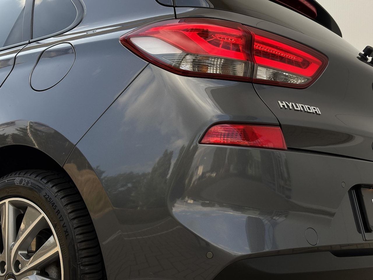 Hyundai i30 - 1.4 T-GDI Passion | CAM | Stuurverw | Stoelverw. | CLIMATE CONTR.| LED | Carplay | LKA | D
