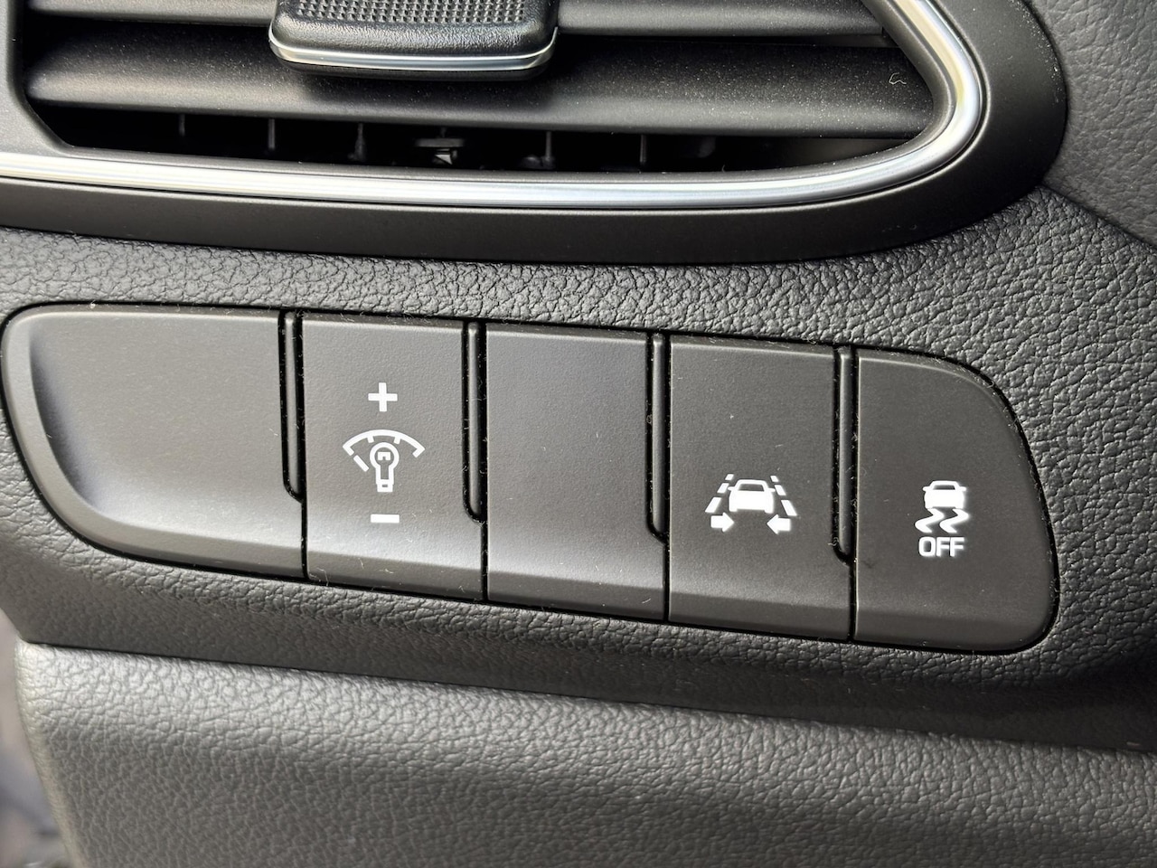 Hyundai i30 - 1.4 T-GDI Passion | CAM | Stuurverw | Stoelverw. | CLIMATE CONTR.| LED | Carplay | LKA | D