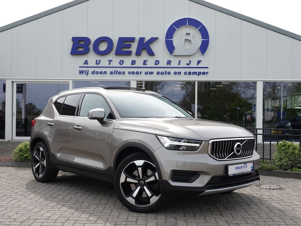 Volvo XC40 - 1.5 T4 Recharge Inscription PANO | VOL LEER | TREKH. | PILOT + ACC - AutoWereld.nl
