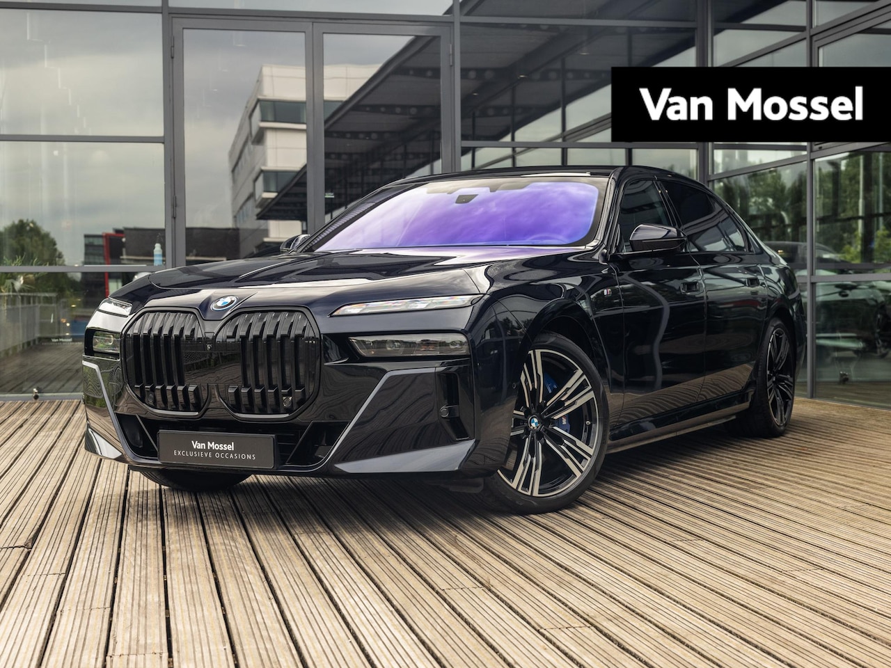 BMW i7 - xDrive60 106 kWh | M-SPORT | SKYLOUNGE PANORAMADAK | 21 INCH | AUTOMATIC DOORS | SOFTCLOSE - AutoWereld.nl