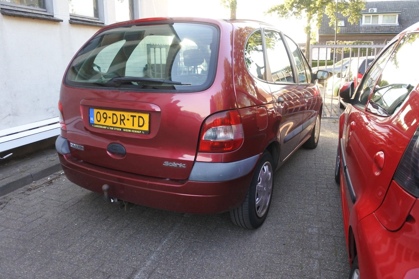 Renault Scénic - 1.4-16V RT apk 25-11-2026 met trekhaak - AutoWereld.nl