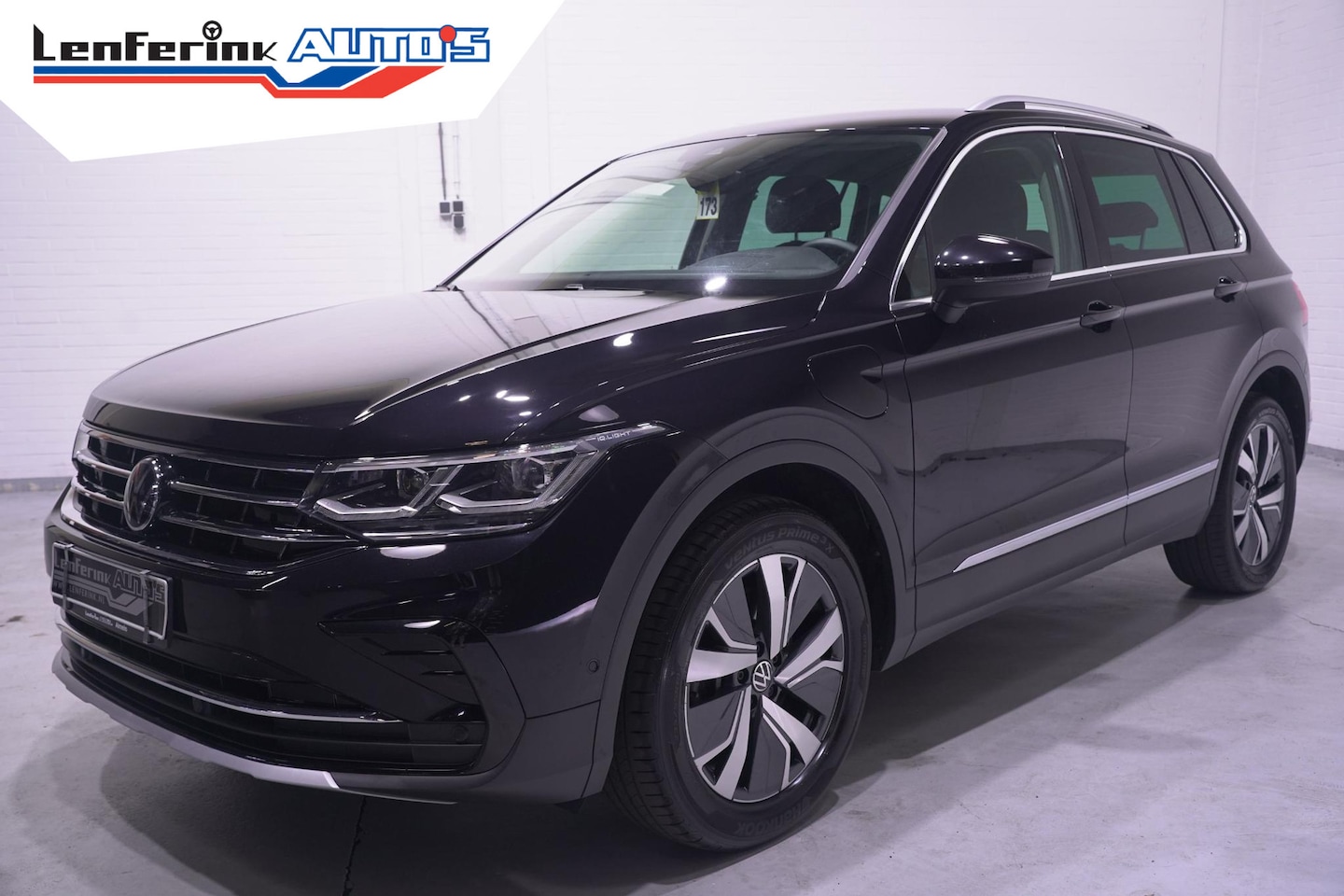 Volkswagen Tiguan - 1.4 TSI eHybrid Elegance Head up Trekhaak Led matrix Parkeerhulp Stoelverwarming - AutoWereld.nl