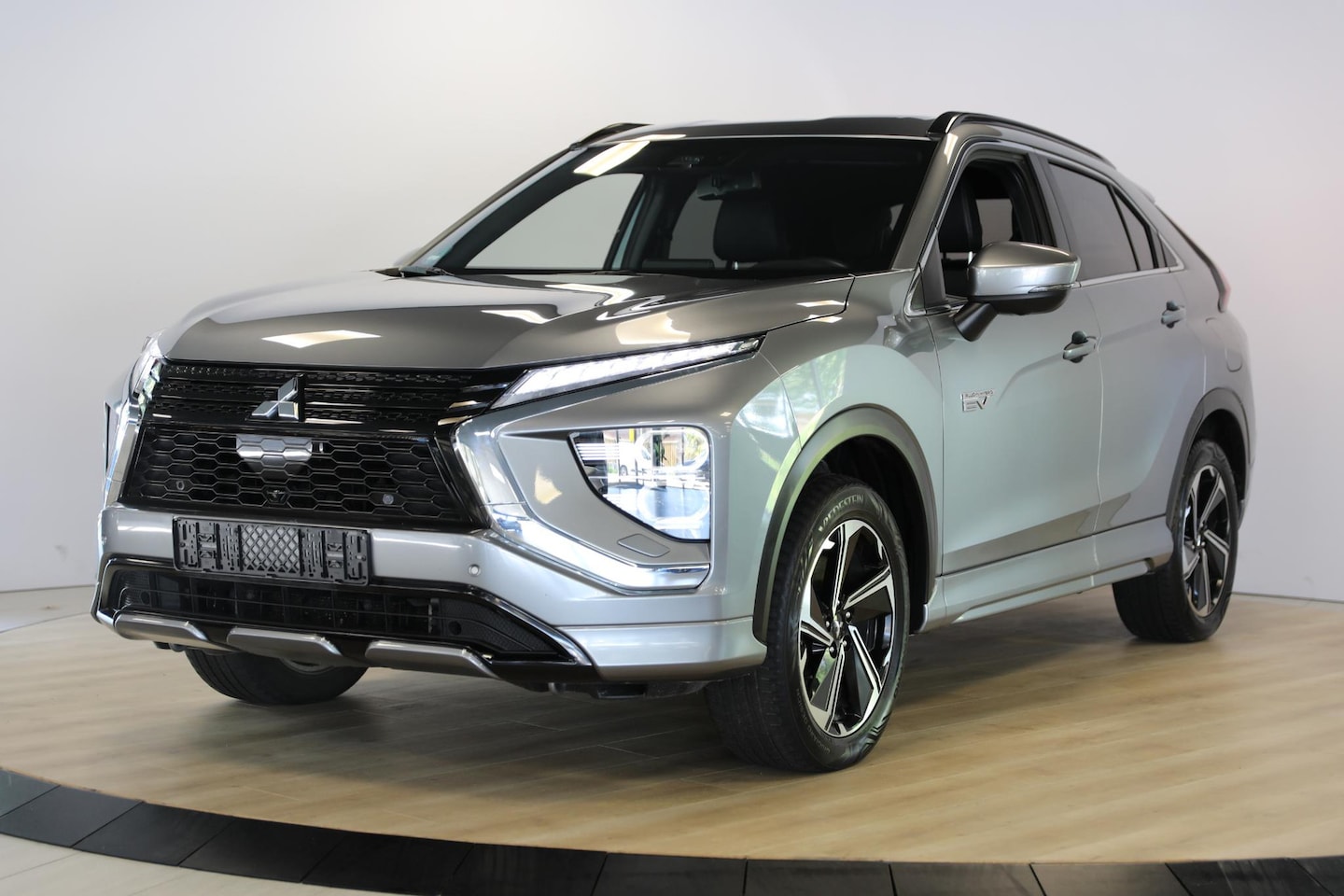 Mitsubishi Eclipse Cross - 2.4 PHEV Intense+ | 360 camera | Cruise Adaptief | Trekhaak | Apple Carplay - AutoWereld.nl