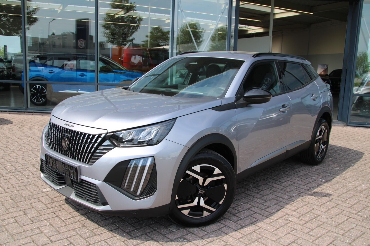 Peugeot 2008 - 1.2 PureTech 100 Allure Airco Carplay Rondom sensoren 17539km Nieuwstaat - AutoWereld.nl