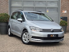 Volkswagen Touran - 1.5 TSI Comfortline 7 persoons uitvoering Lm velgen/ Trekhaak