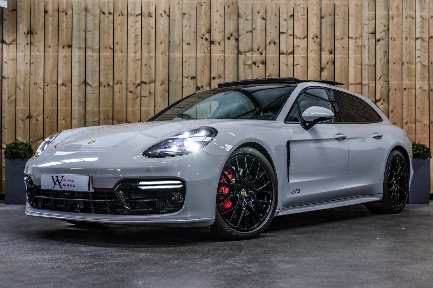 Porsche Panamera Sport Turismo - 4.0 GTS *Sport Design*Pano*Sport Chrono*Achteras-Besturing* - AutoWereld.nl