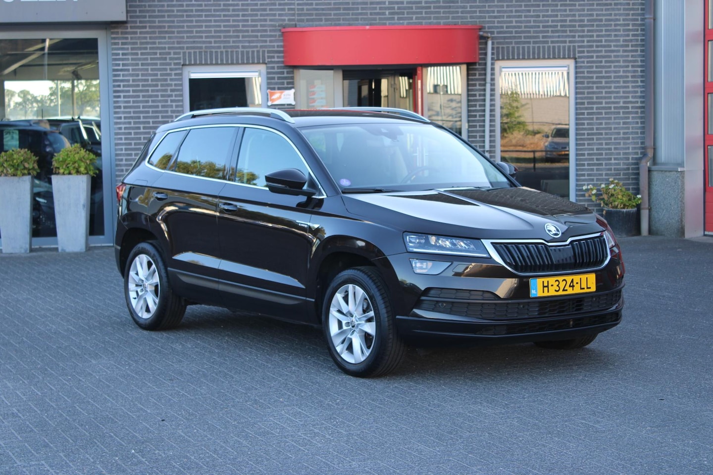 Skoda Karoq - 1.0 TSI Bus. Ed. Trekhaak/Adaptive/Camera/Led/Canton - AutoWereld.nl
