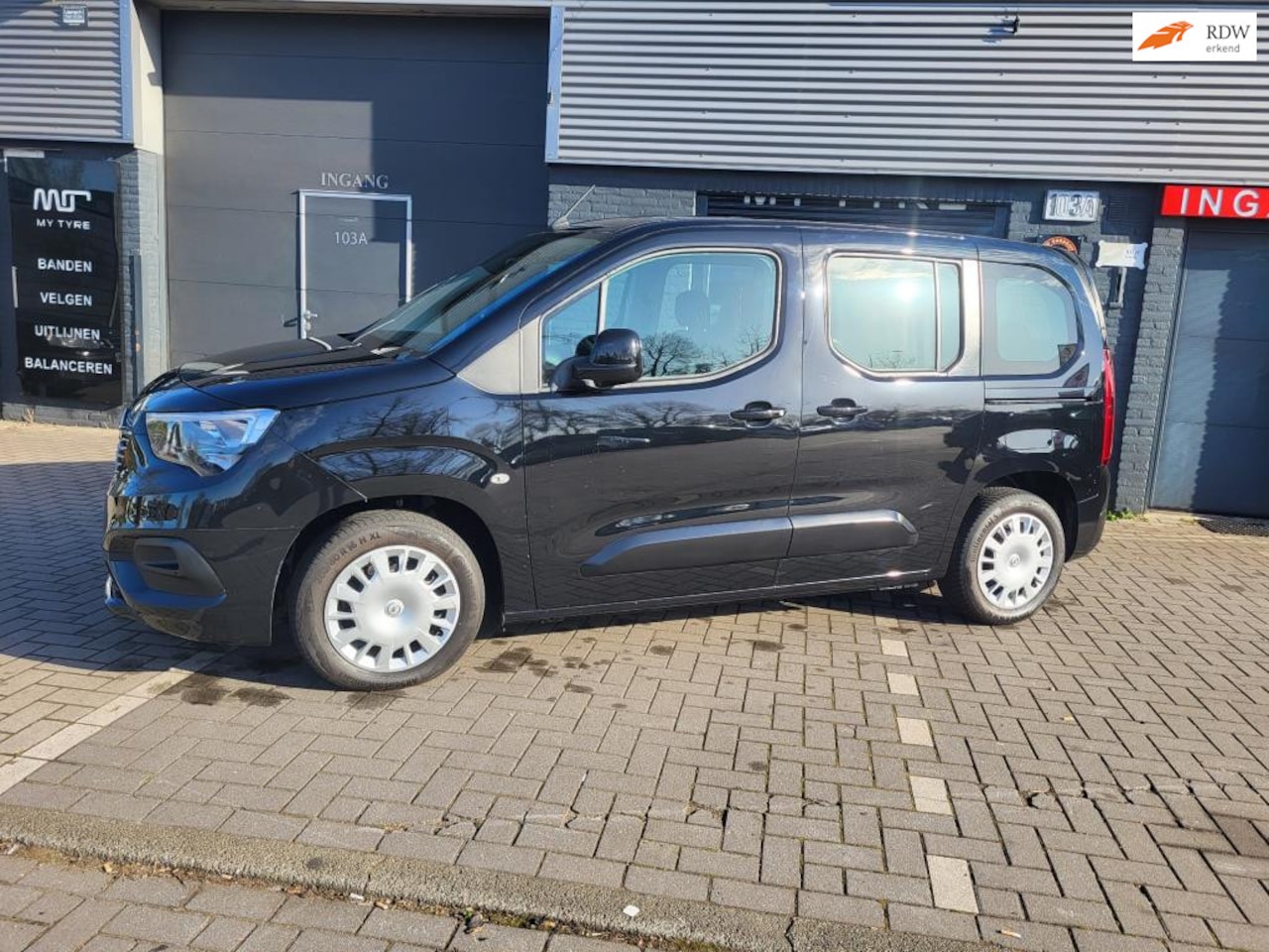 Opel Combo Tour - 1.2 Turbo 7pers . Financieren € 238,00 p.mnd - AutoWereld.nl