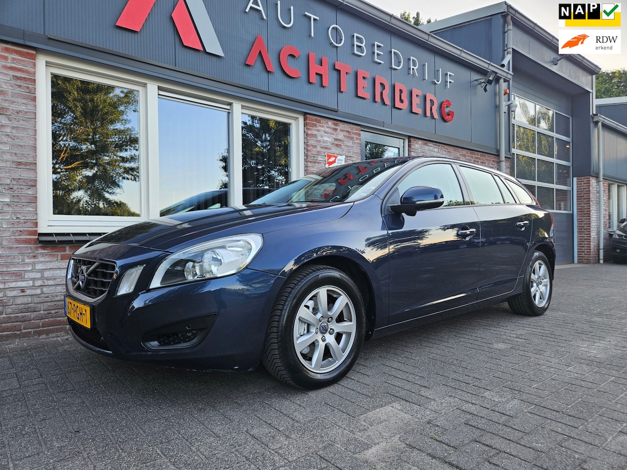 Volvo V60 - 2.0T Kinetic Automaat! Trekhaak! Leer! Nette Auto! NAP! Airco/Clima! Cruise Control! - AutoWereld.nl