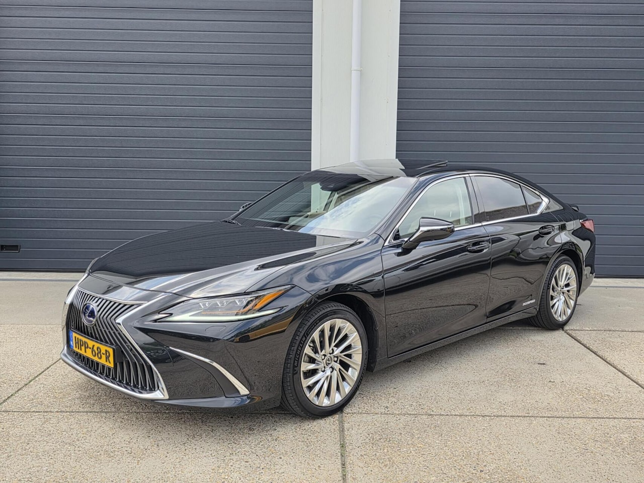 Lexus ES - 300h President Line full options ALS NIEUW! - AutoWereld.nl